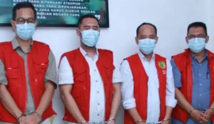 Keempat tersangka ditahan Kejaksaan Tinggi Sumatera Utara. (Foto: Antara)