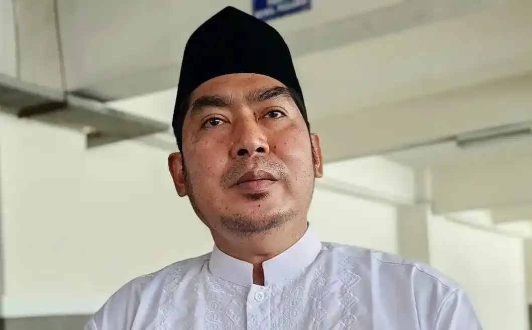 Kejagung Didesak Tangkap Ketua Yayasan Silmi Kaffah Rancamulya Gus Yazid, Diduga Terima Uang Korupsi BUMD Cilacap Rp 18 M Ketua Yayasan Silmi Kaffah Rancamulya KH Ahmad Yazid di sela pemeriksaa sebagai saksi di Kejati Jateng di Semarang, Rabu (13/8/2025).