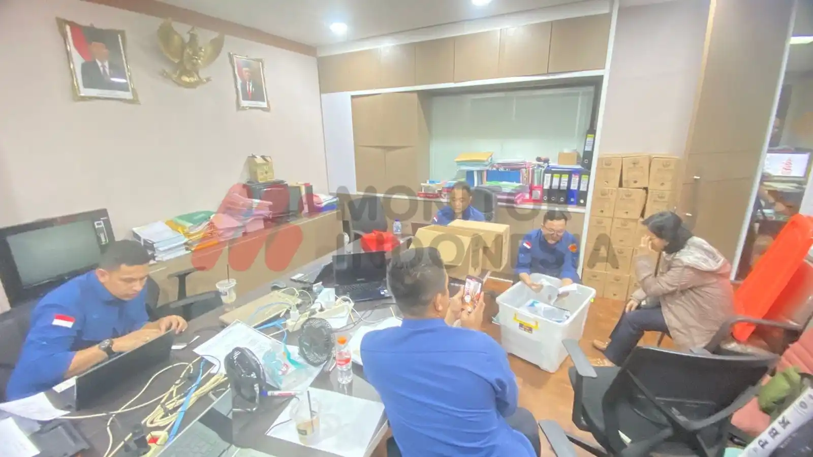 Tim penyidik Kejagung melakukan penggeledahan sejak pukul 09.00 WIB, Kamis (3/10/2024). Ada belasan penyidik yang diturunkan untuk melakukan penggeledahan (Foto: Dok MI/Aswan)