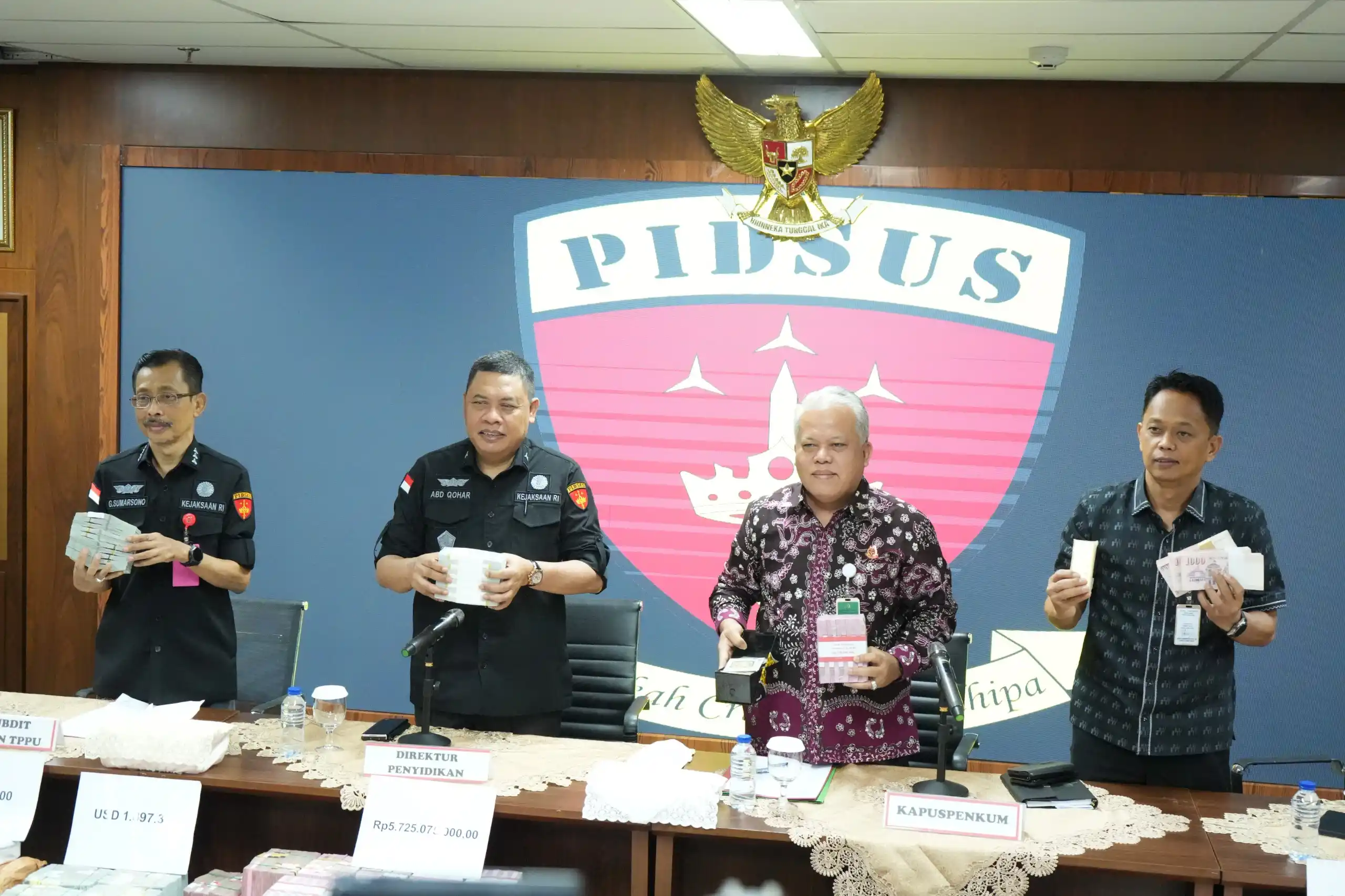 Konferensi pers pengungkapan kasus suap penanganan perkara Gregorius Ronald Tannur menyeret oknum hakim hingga eks pejabat MA (Foto: Dok MI)