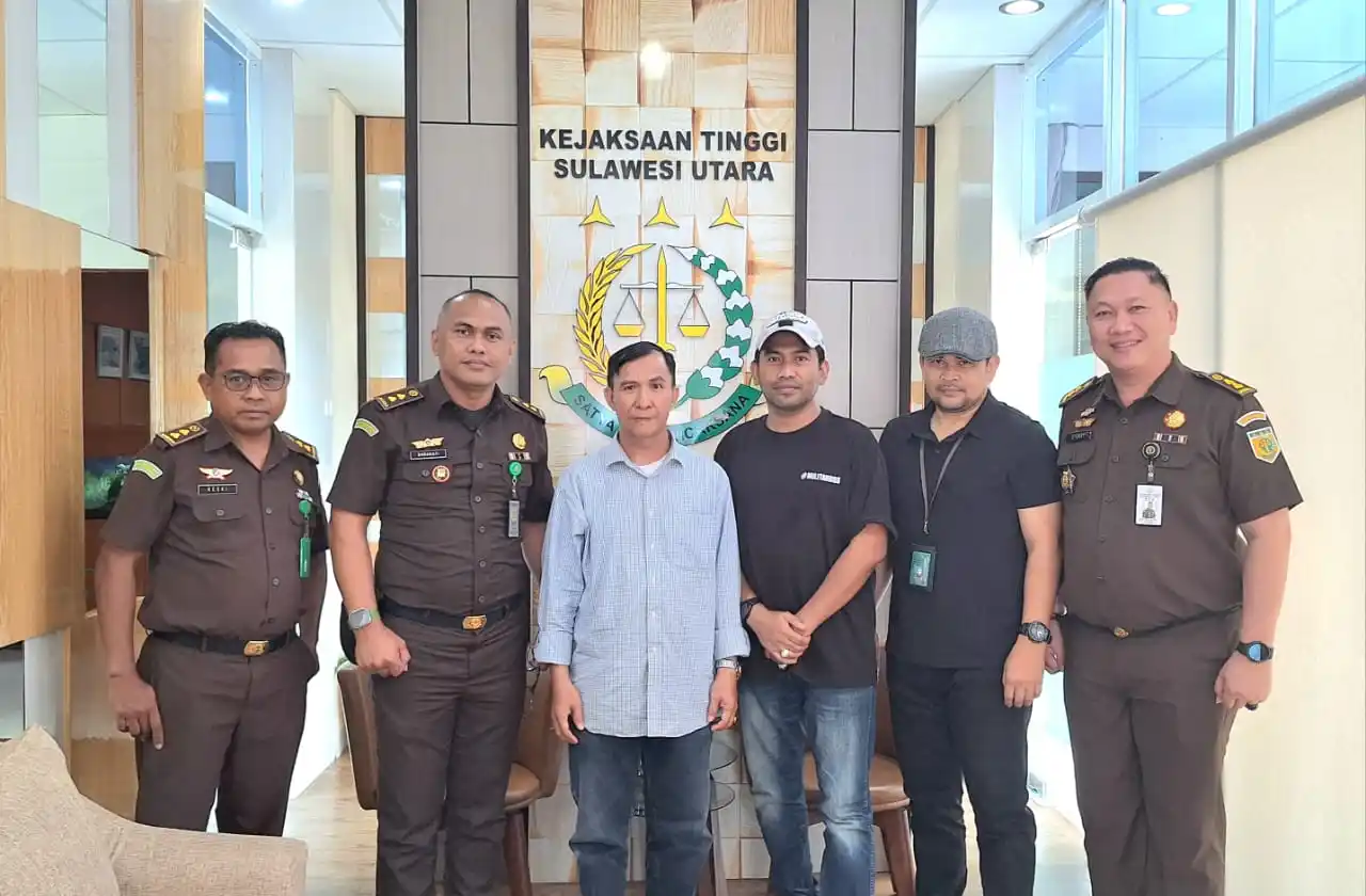 Kejagung Tangkap DPO Pencabulan Anak di Rumah Makan Coto Tim Satgas Intelijen Reformasi dan Inovasi (SIRI) Kejaksaan Agung bersama Tim Kejaksaan Tinggi Sulawesi Utara berhasil mengamankan buronan yang masuk ke dalam Daftar Pencarian Orang (DPO) asal Kejaksaan Negeri Samarinda yakni atas nama Alexander Agustinus Rottie (AAR).
