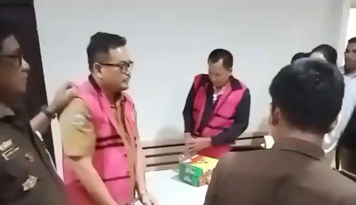 Kepala Dinas Pekerjaan Umum dan Perumahan Rakyat (PUPR) Papua Barat Najamuddin Benu (NB) ditetapkan sebagai tersangka proyek peningkatan Jalan Mogoy-Merdey Kabupaten Teluk Bintuni. Perbuatan tersangka mengakibatkan kerugian negara sebesar Rp8,5 miliar.