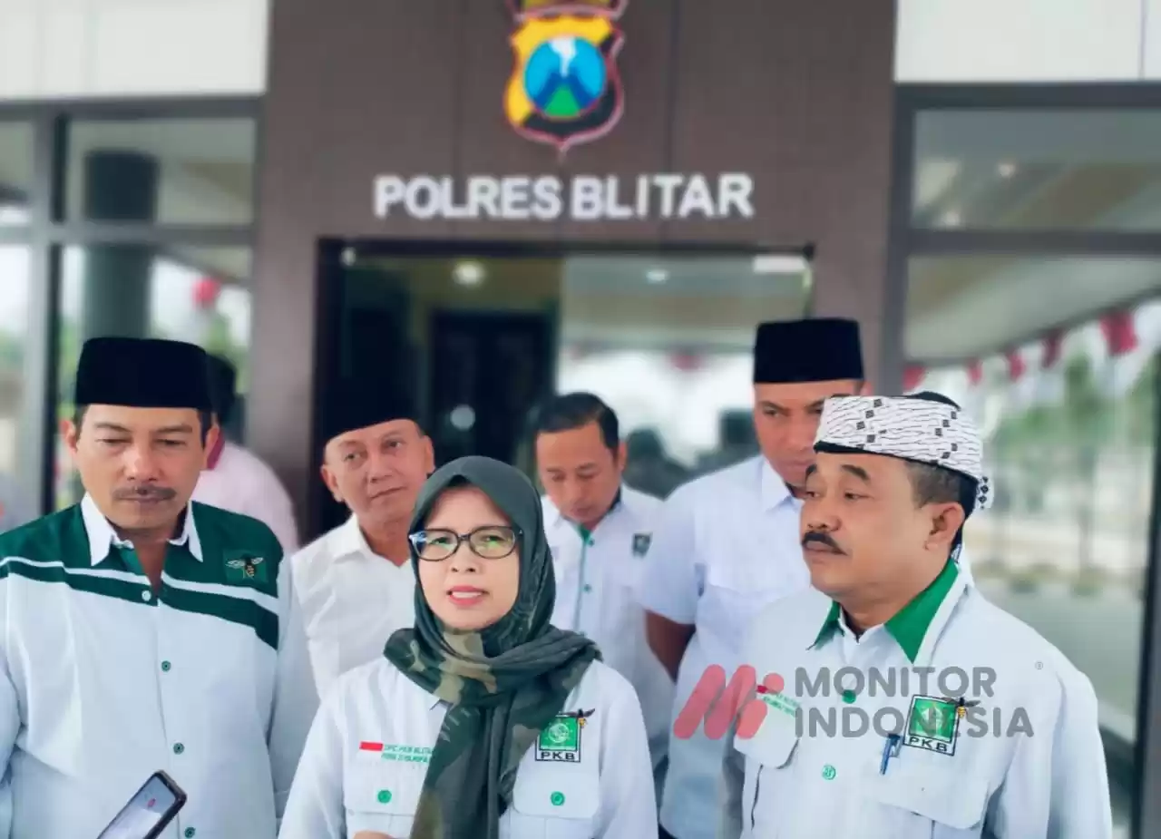 Ketua DPC PKB Kabupaten Blitar Rini Syarifah saat di Polres Blitar (Foto: Dok. MI/Joko Prasetyo)