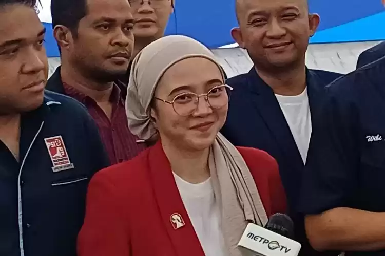 Ketua DPW PSI DKI Jakarta, Elva Farhi Qolbina, saat ditemui wartawan di kawasan Pancoran, Jakarta Selatan, baru-baru ini kritik Disdik DKI. (Foto: Ist)