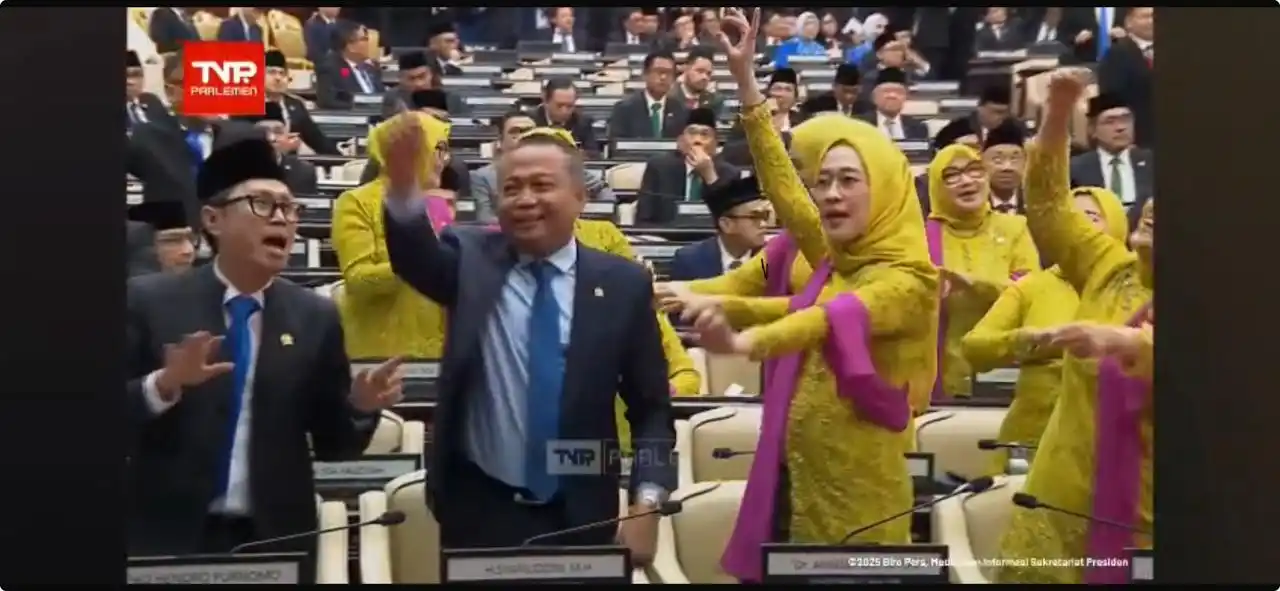 Gara-Gara Joget, Eko Patrio dan Uya Kuya Dipecat, Siapa Yang Bakal Menyusul? Ketua Komisi VI DPR RI, Anggia Erma Rini ikut berjoget bersama Eko Patrio dan beberapa anggota DPR RI lainnya (foto:ist)