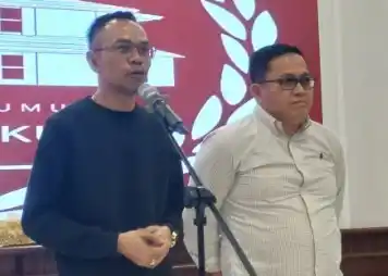 Ketua KPU Provinsi Bengkulu, Rusman Sudarsono (baju hitam) [Foto: ANTARA]