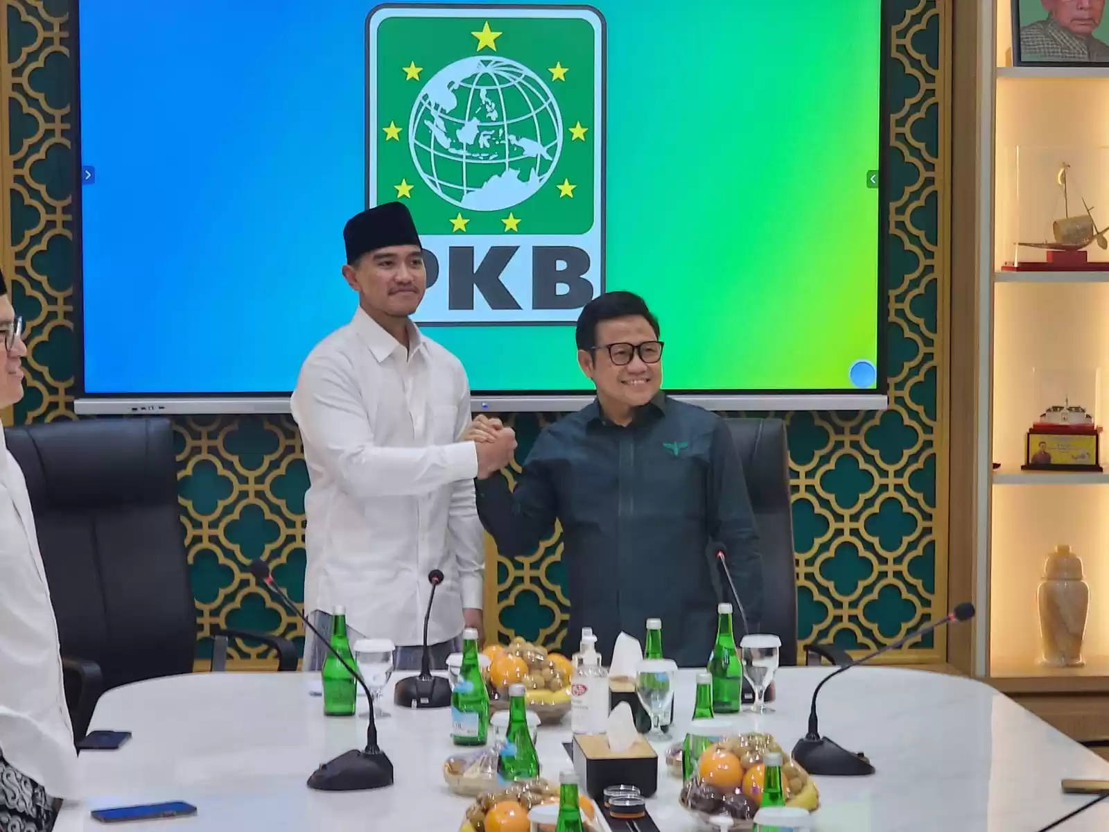 Ketua Umum PSI Kaesang Pangarep (kiri) bersama Ketua Umum PKB Muhaimin Iskandar (kanan). (Foto: Dok MI)