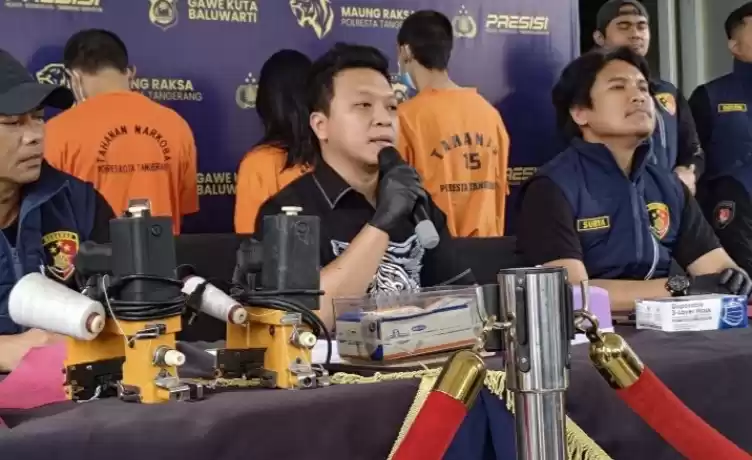 Kasat Reskrim Polresta Tangerang Kompol Arief N Yusuf berikan keterangan ungkap kasus penipuan. (Foto: Antara)