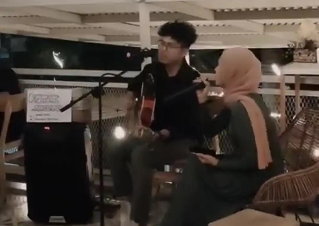 Live musik di Kopi Setia Jatinangor, di Jalan Raya Jatinangor No. 44, Kecamatan Jatinangor, Kabupaten Sumedang, Jawa Barat. (Foto: tangkapan layar Instagram @kopisetiajatinangor).