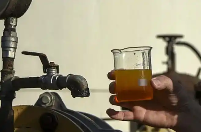 Biodiesel merupakan campuran solar dan produk tanaman, semisal minyak sawit. (Foto: MI/AFP)