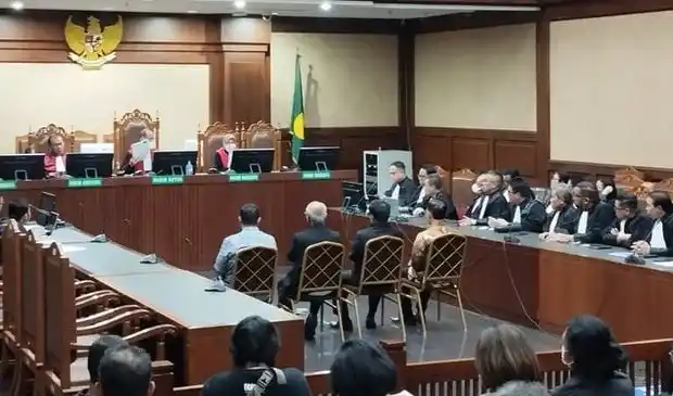 4 Terdakwa Korupsi Lahan Rorotan Divonis: Negara Tekor Rp 93,86 M Empat terdakwa kasus dugaan korupsi pengadaan lahan di lingkungan Perumda Pembangunan Sarana Jaya (PPSJ) untuk wilayah Rorotan, Jakarta Utara, saat menghadapi sidang putusan, di Pengadilan Tipikor Jakarta Pusat, Rabu (25/6/2025)