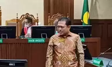 Penyidik KPK mencecar dia soal relasinya dengan eks Sekretaris Mahkamah Agung (MA), Hasbi Hasan (HH). (Foto: Hasbi Hasan saat di PN Tipikor Jakarta)