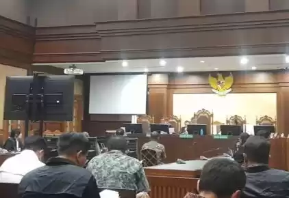 JPU membacakan dakwaan terhadap tiga orang terdakwa diduga kerugian keuangan negara C.q Bank BRI (Persero) Tbk sebesar Rp 120 miliar pada sidang perdana di Pengadilan Negeri Jakarta Pusat, Senin (20/5/2024).
