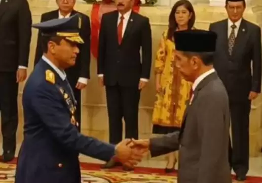 Presiden Joko Widodo (Jokowi) melantik Marsekal Madya Tonny Harjono sebagai Kepala Staf Angkatan Udara (KSAU) pada Jumat (5/4/2024)