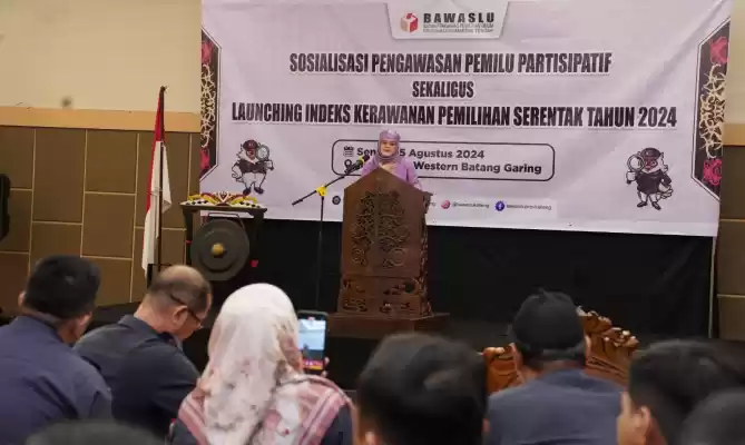 Anggota Bawaslu RI Lolly Suhenty saat memberikan arahan dalam Launching Indeks Kerawanan Pemilihan (IKP) Serentak 2024 yang digelar Bawaslu Provinsi Kalteng di Palangka Raya, Senin, (5/8/2024). (Foto: Publikasi dan Pemberitaan Bawaslu)