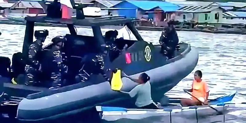 Lantamal X Jayapura dengan kapal patroli melaju di perairan Jayapura (Foto: Ist)