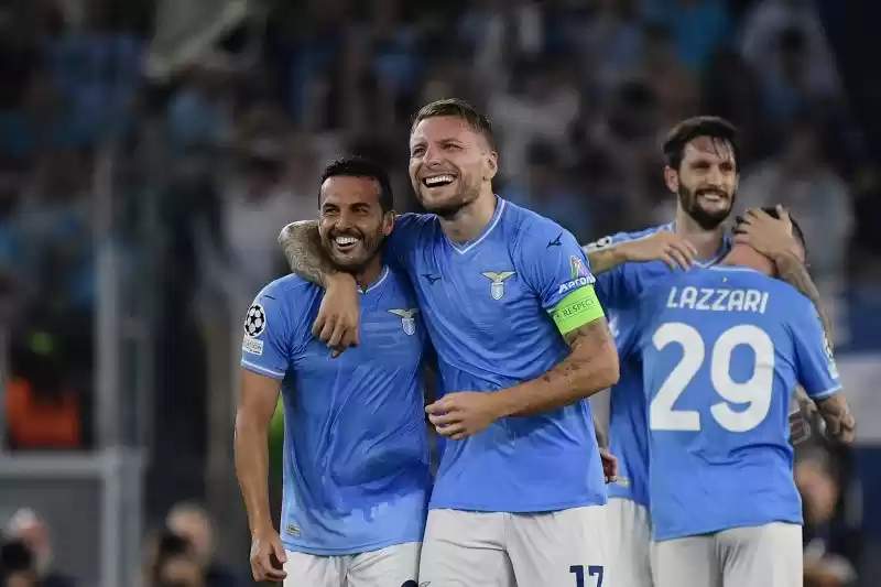 Luis Alberto dan rekan-rekan sesama pemain Lazio, merayakan gol dalam laga fase grup Liga Champions. (Foto: AFP)