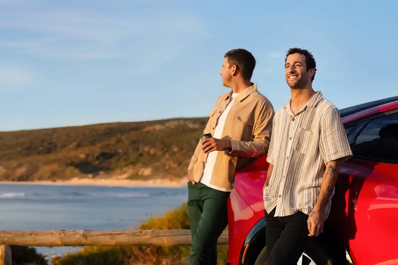Legenda F1 Daniel Ricciardo Kembali Lintasi Australia Barat dalam Kampanye ‘Drive the Dream’ Putaran Kedua [Foto: Ist]