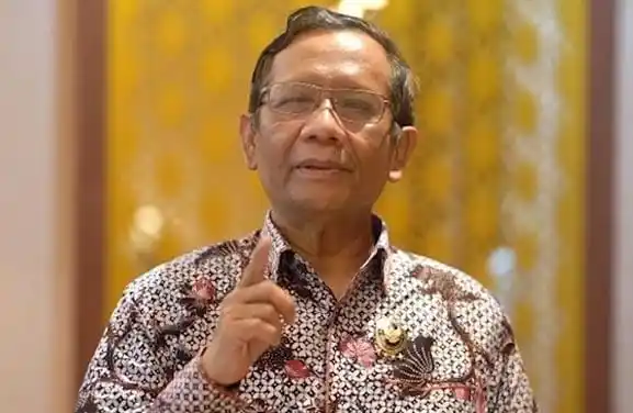 Mahfud MD Bongkar Dugaan Markup Proyek Kereta Cepat Whoosh: Biayanya 3 Kali Lipat dari China, Uangnya ke Mana? Mahfud MD (Foto: Ist)