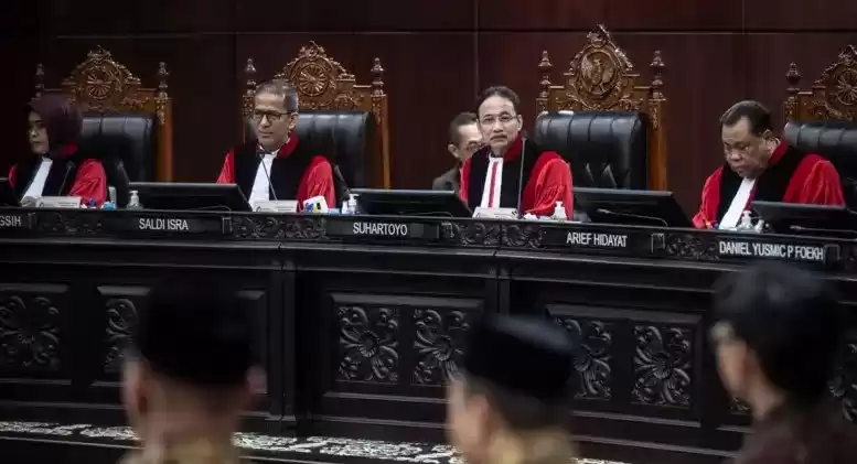 Operasi Senyap Revisi UU MK: Pembalasan terhadap Hakim Dissenting Opinion?