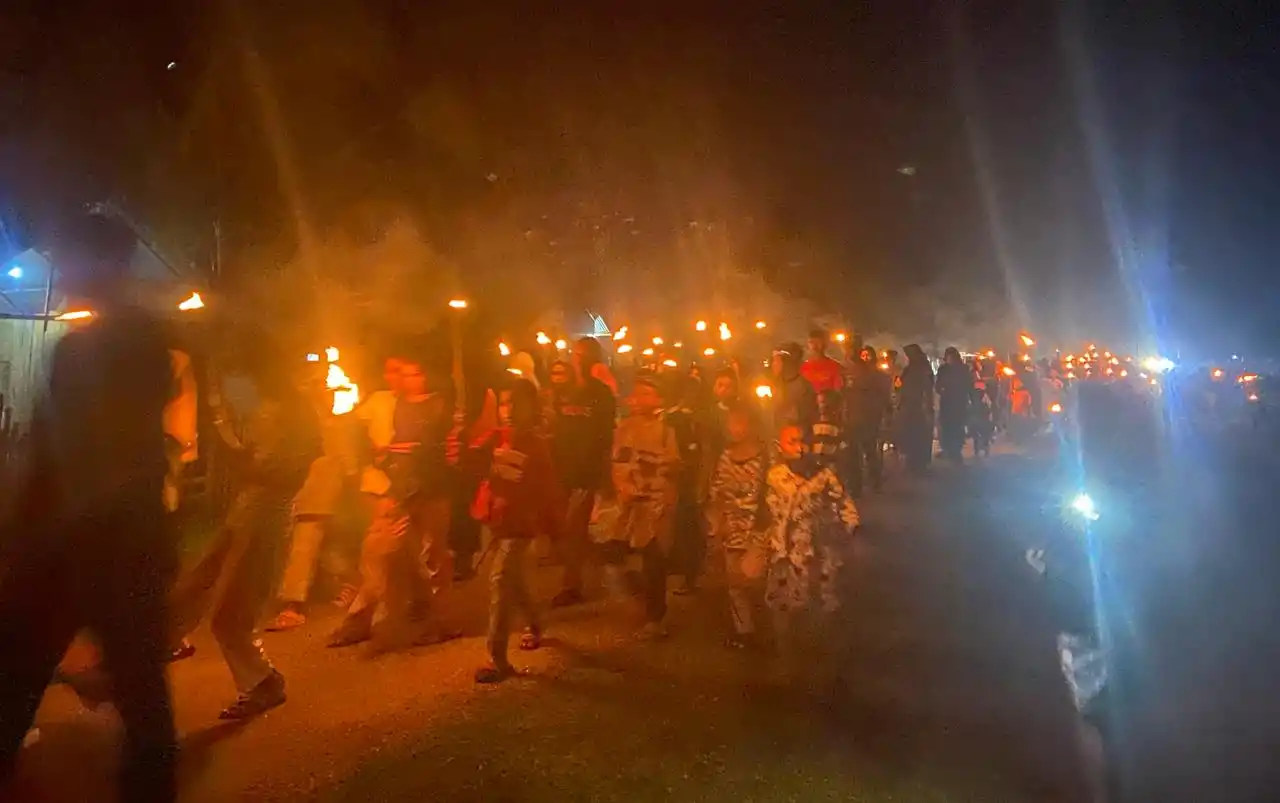 Malam Idul Fitri 1446 H, Ratusan Obor Ramaikan Takbir Keliling di Desa Guali