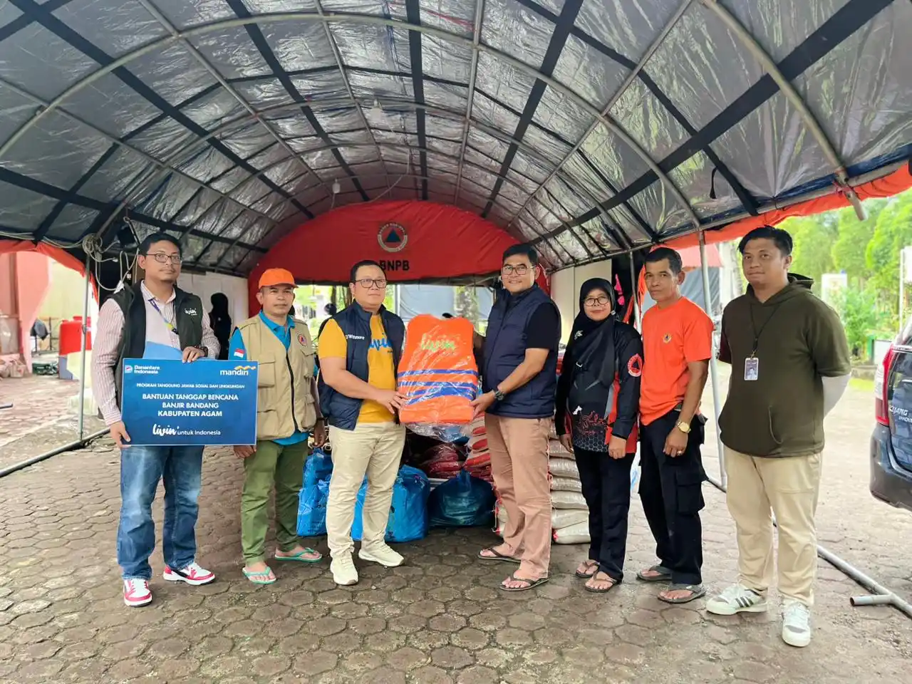 Bank Mandiri Hadir untuk Sumatera, Ribuan Bantuan Tanggap Darurat Disalurkan bagi Warga Terdampak Bencana [Foto: Doc. Mandiri]
