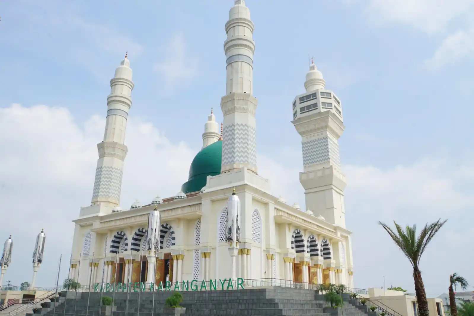 Masjid Agung Madaniyah Karanganyar yang menjadi sorotan dalam kasus dugaan korupsi (Foto: Dok/MI/Istimewa)