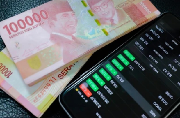 Uang Rupiah dan Aplikasi Pasar Uang (Foto: Shutterstock)