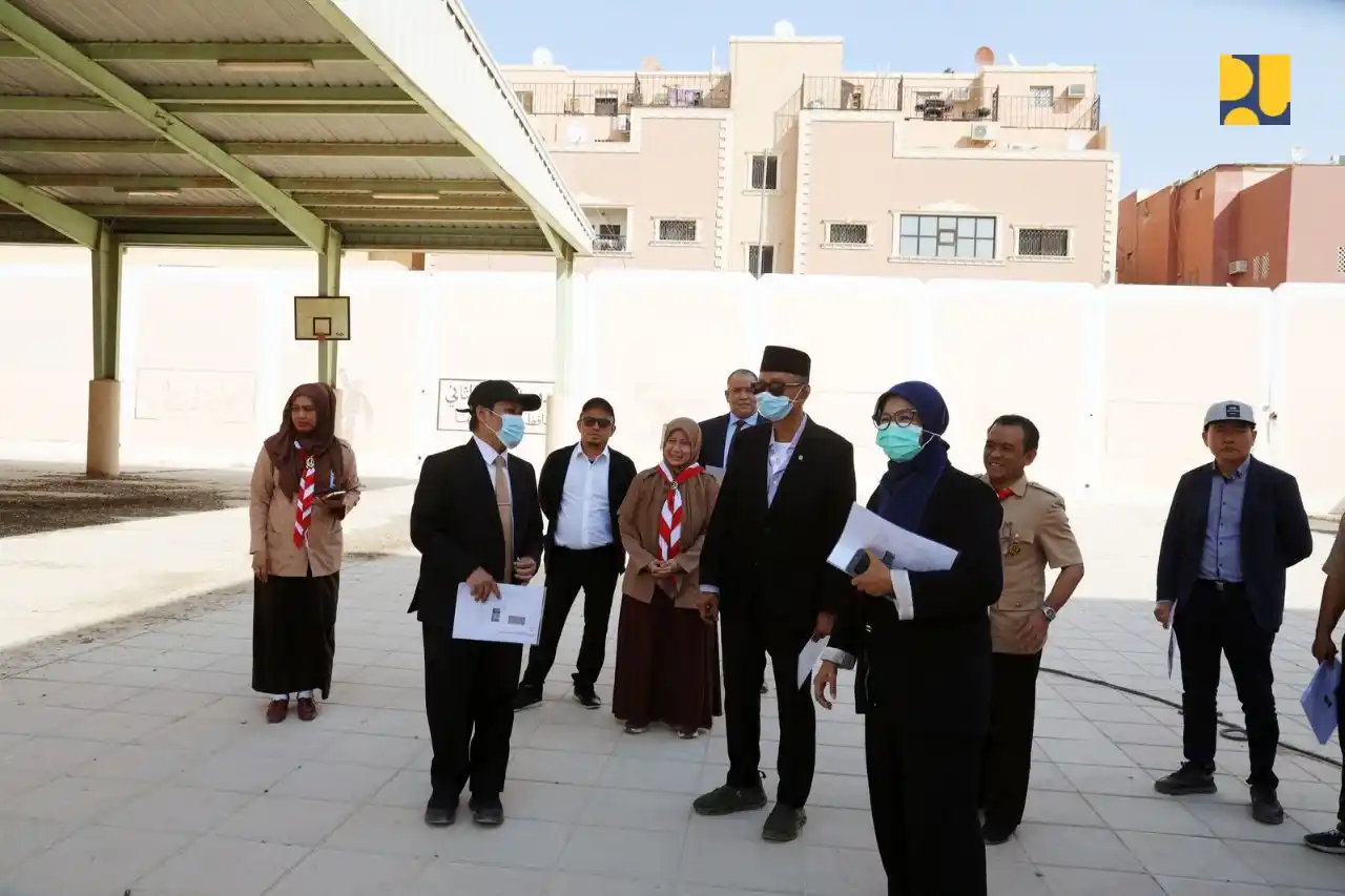 Kementerian PU Bangun Sekolah Indonesia di Riyadh dan Jeddah Arab Saudi Untuk Anak-Anak WNI Menteri Pekerjaan Umum, Dody Hanggodo melakukan peninjauan lokasi pembangunan Sekolah Indonesia Luar Negeri (SILN) di Riyadh dan Jeddah, Arab Saudi, Selasa (21/10). (Foto: PU)