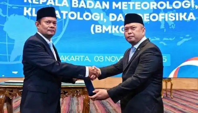 Menhub Dudy Purwagandhi melantik Prof. Teuku Faisal Fathani sebagai Kepala BMKG (Foto: Dok Kemenhub)