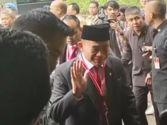Menko PMK Muhadjir Effendy tiba di Gedung I MK, Jakarta, Jumat (5/4/2024)