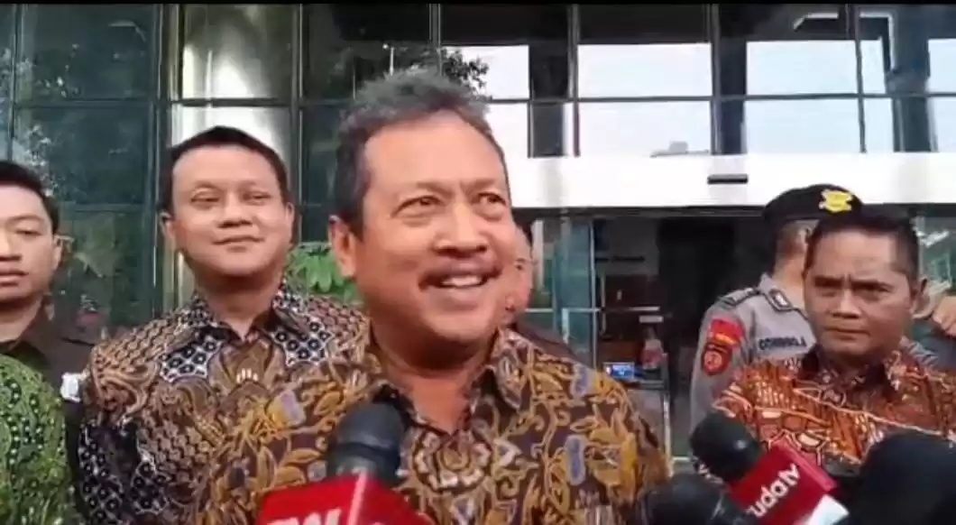 Menteri Kelautan dan Perikanan Republik Indonesia Sakti Wahyu Trenggono memenuhi panggilan penyidik Komisi Pemberantasan Korupsi (KPK) untuk diperiksa sebagai saksi, Jumat (26/7/2024) (Foto: Dok MI/Aswan)