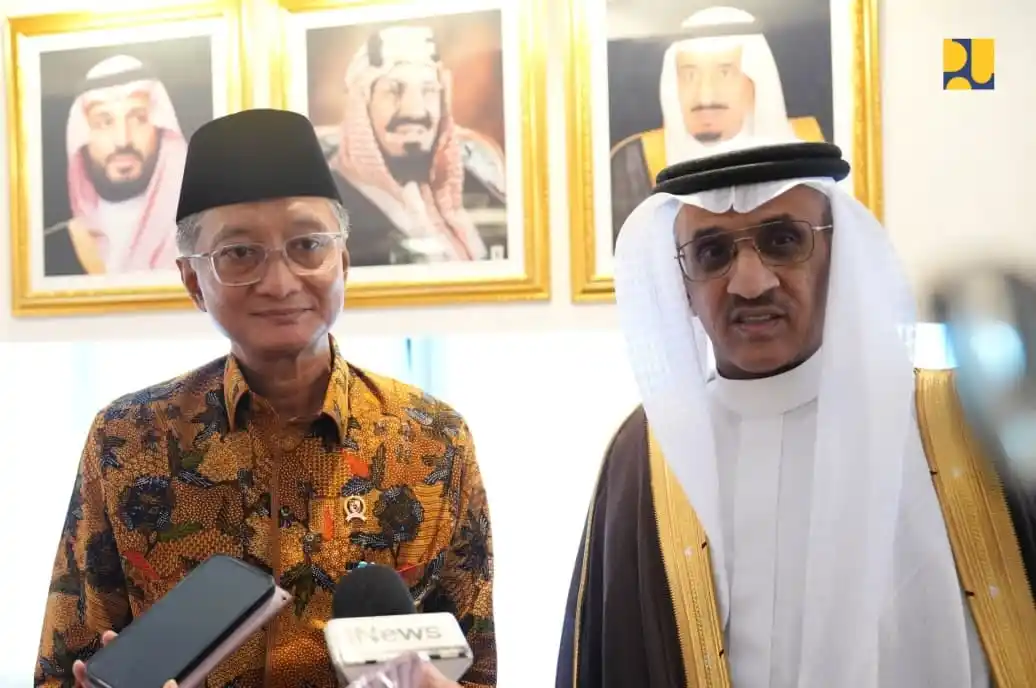Menteri PU Kunjungi Arab Saudi Hadiri WWF-11, Tawarkan Kerjasama Infrastruktur dan Energi Dengan Negara Timur Tengah Menteri Pekerjaan Umum Dody Hanggodo bersama Menteri Lingkungan, Air, dan Pertanian Arab Saudi Abdulrahman Abdulmohsen Al Fadley. (Foto: PU)