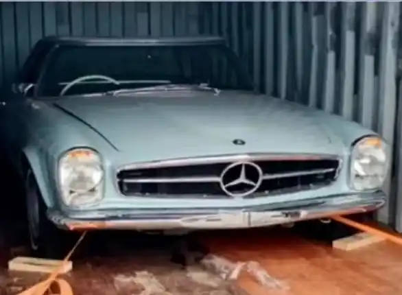 MAKI Ungkap Penyelundupan Mercedes-Benz Klasik Bekas Syuting James Bond Rp 20 M Koordinator Masyarakat Antikorupsi Indonesia (MAKI) Boyamin Saiman mengungkap penyelundupan mobil Mercedes-Benz klasik bekas syuting James Bond. Boyamin mengatakan bahwa penyelundupan ini terjadi pada 2023.