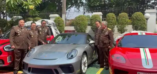 Kejagung menyita sejumlah mobil Harvey Moeis, terdakwa korupsi timah Rp 300 triliun (Foto: Dok MI)