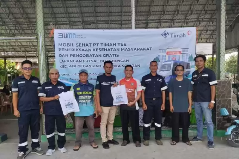 Mobil Sehat PT Timah Tbk melayani kesehatan Warga Desa Bencah di Kabupaten Bangka Selatan. [Foto: Humas PT Timah]