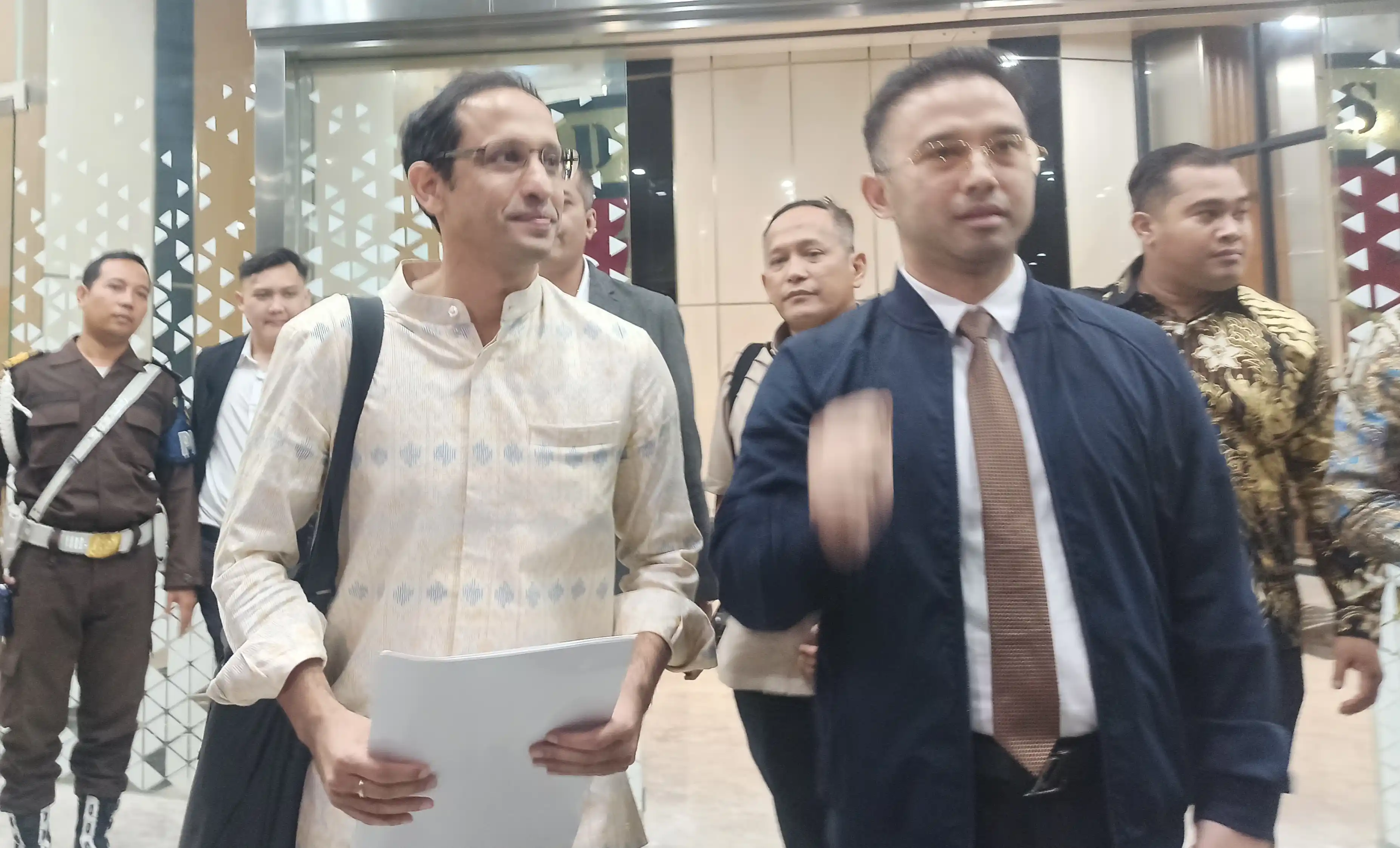 Eks Mendikbudristek Nadiem Makarim usai menjalani pemeriksaan selama 12 jam di Gedung Jampidsus Kejagung, Senin (23/6/2025) (Foto: Dok MI/Alb)