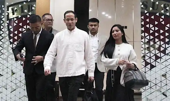 Menteri Pendidikan, Budaya, Riset dan Teknologi (Mendikbudristek) 2019-2024, Nadiem Makarim keluar dari Kejagung usai diperiksa selama sembilan jam, Selasa (15/7/2025).  (Foto: Dok MI/Aswan)