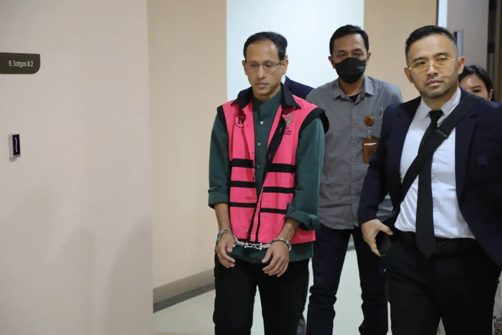 Nadiem Anwar Makarim mengenakan rompi tahanan Kejagung. (Foto: Dok MI/Aan)