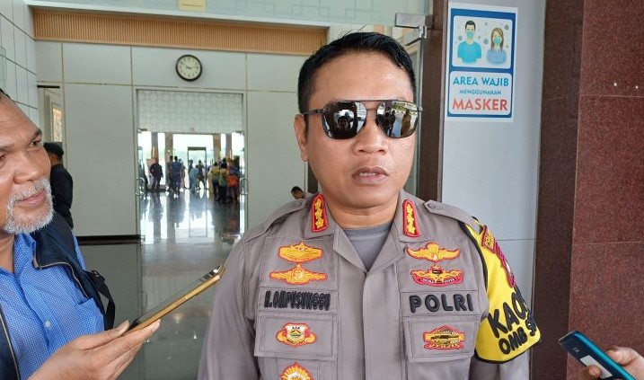 Kapolresta Tanjungpinang, Kombes Polisi Heribertus Ompusunggu diwawancarai awak media. (Foto: ANTARA/Ogen)