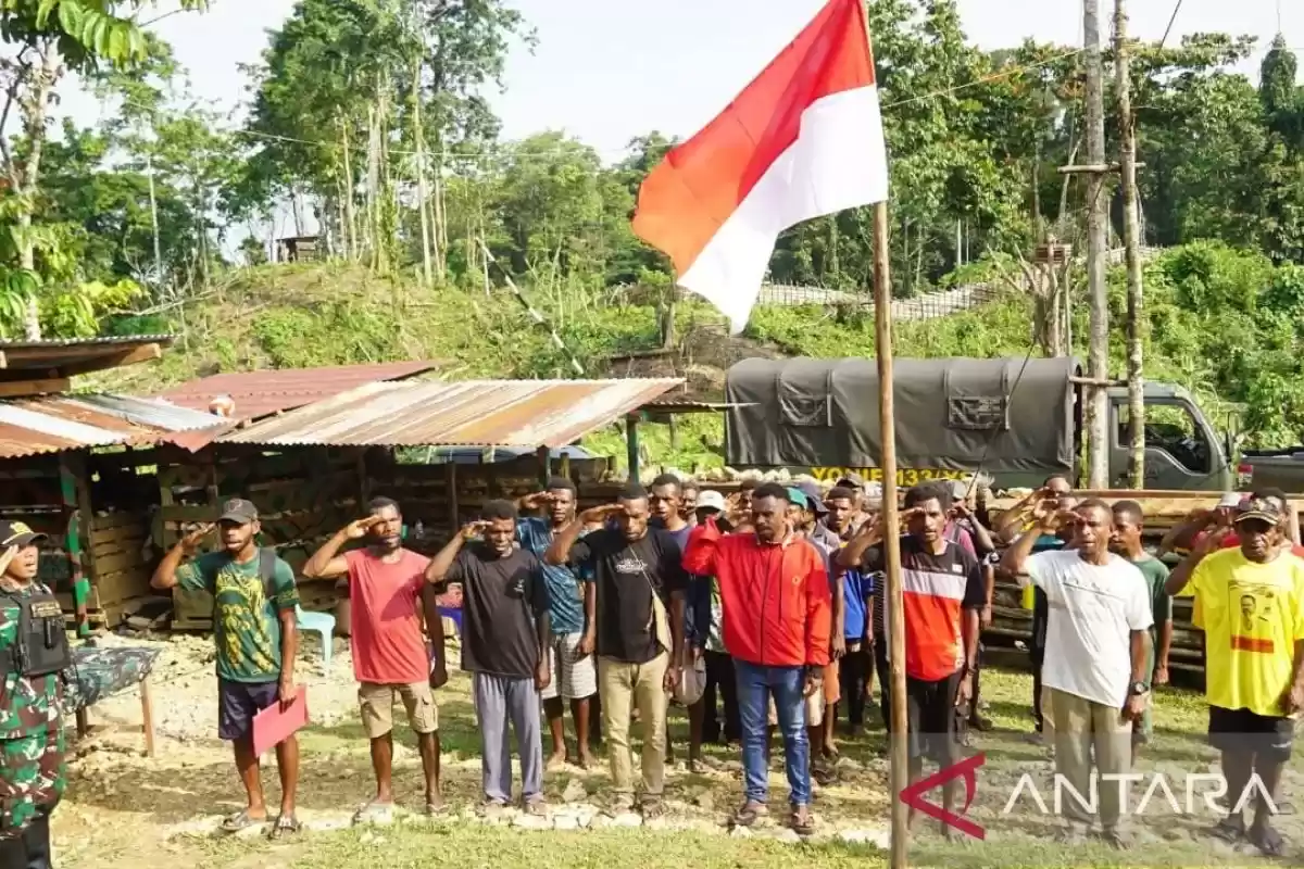29 eks OPM di Kabupaten Maybrat saat menyatakan diri kembali ke NKRI (Foto: ANTARA/Paulus Pulo)