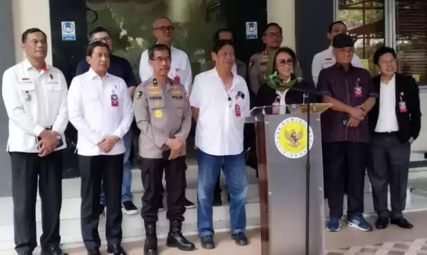 Panitia Seleksi Anggota Kompolnas berfoto bersama di Kantor Kompolnas, Jakarta, Rabu (7/8/2024). (Foto: ANTARA)