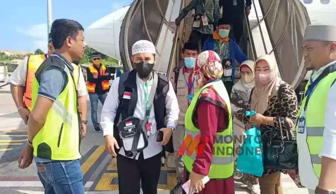 Jamaah Haji Maluku Utara tahun 2022 pada saat tiba di Bandara Sultan Hasanuddin Makassar (Foto: Dok MI/Rais Dero)
