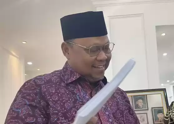 ks Sekjen Partai Kebangkitan Bangsa (PKB) Lukman Edy tiba di gedung PBNU, Jakarta Pusat, Rabu (31/07/2024) pukul 12.10 WIB. Lukman datang dengan membawa beberapa berkas-berkas sejarah PKB.