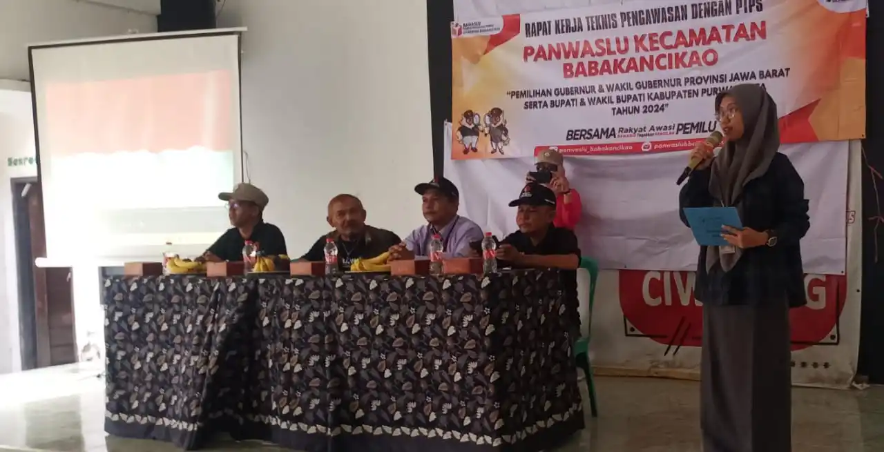 Acara Rakernis Pengawasan dengan TPS Panwaslu Kecamatan Babakancikao resmi dibuka oleh Siti Nurhayati, Kordiv Hukum dan Penyelesaian Sengketa Anggota Komisioner Bawaslu Kabupaten Purwakarta (Foto: Dok MI)