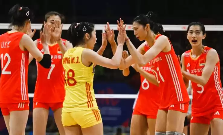 Para pemain tim nasional bola voli putri China berselebrasi usai mencetak poin atas Amerika Serikat. (Foto: Antara)
