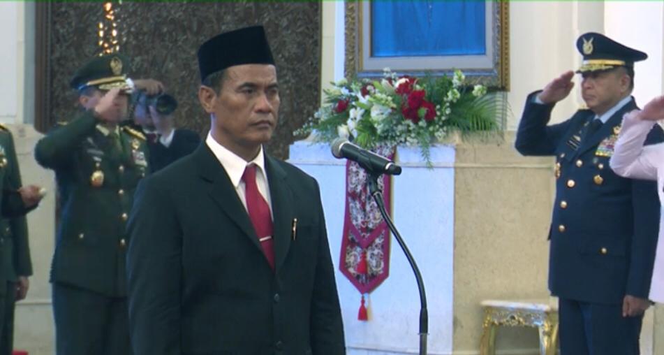 Presiden Joko Widodo resmi melantik Amran Sulaiman sebagai Menteri Pertanian, Rabu (25/10/2023). [Foto: YT/Setpres]