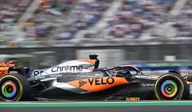 Pebalap McLaren Oscar Piastri melaju pada balapan Grand Prix Formula 1. (Foto: Antara)
