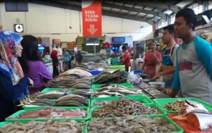 ustrasi - Aktivitas jual beli ikan segar di Pasar Modern Bintaro Jaya, Tangerang Selatan, Banten. (Foto: ANTARA)