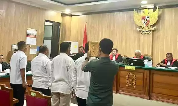Sejumlah pejabat Pemprov Malut, sedang bersaksi dalam persidangan di Pengadilan Tipikor Ternate (Foto: Ist)